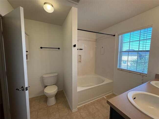 Building Photo - 8932 Southwick Dr