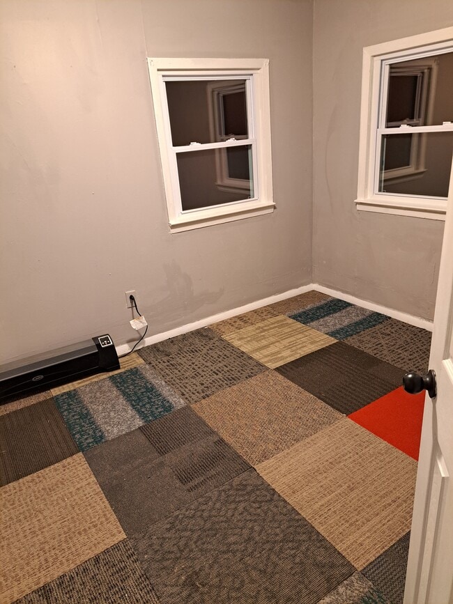 Building Photo - 390 Foordmore Rd