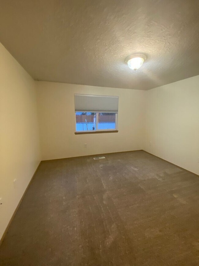 Building Photo - Comfortable 3 Bedroom Home in Hickory Hills