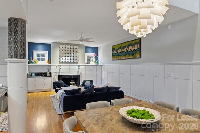 Building Photo - 1124 Dilworth Crescent Row