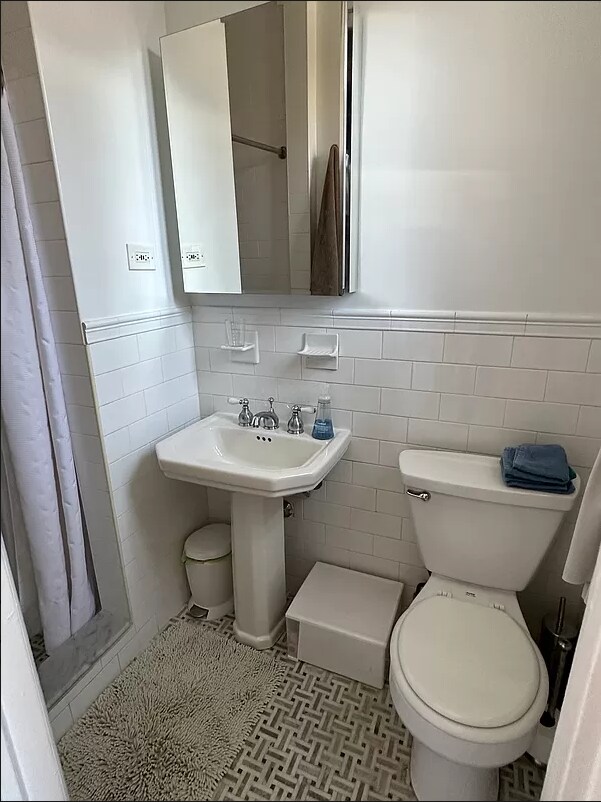 Building Photo - 133 E 92nd St