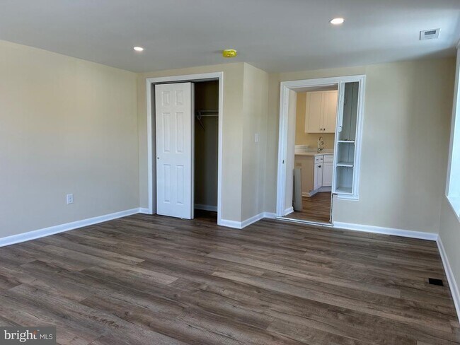 Building Photo - 319 W Ridge Pike