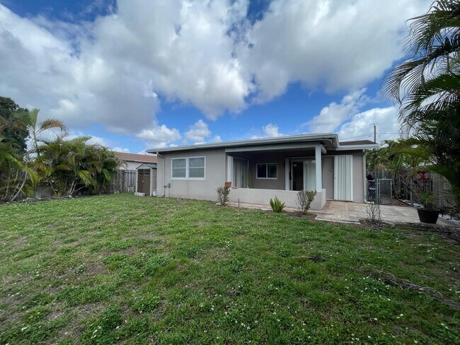 Building Photo - 8136 NW 21st Ct