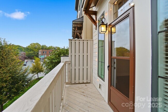 Building Photo - 1312 Nandina St