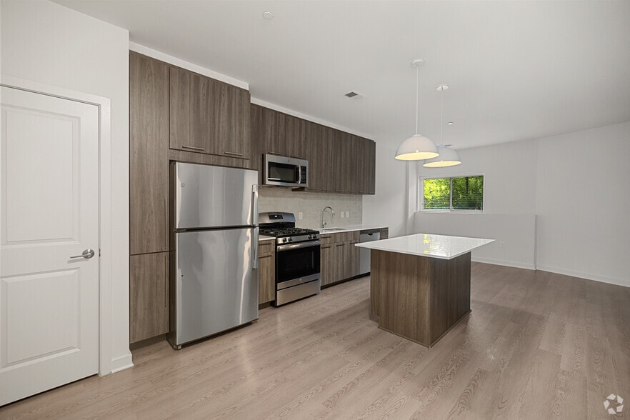 1BD, 1 BA - 762 SF - Cortland Columbia Pike