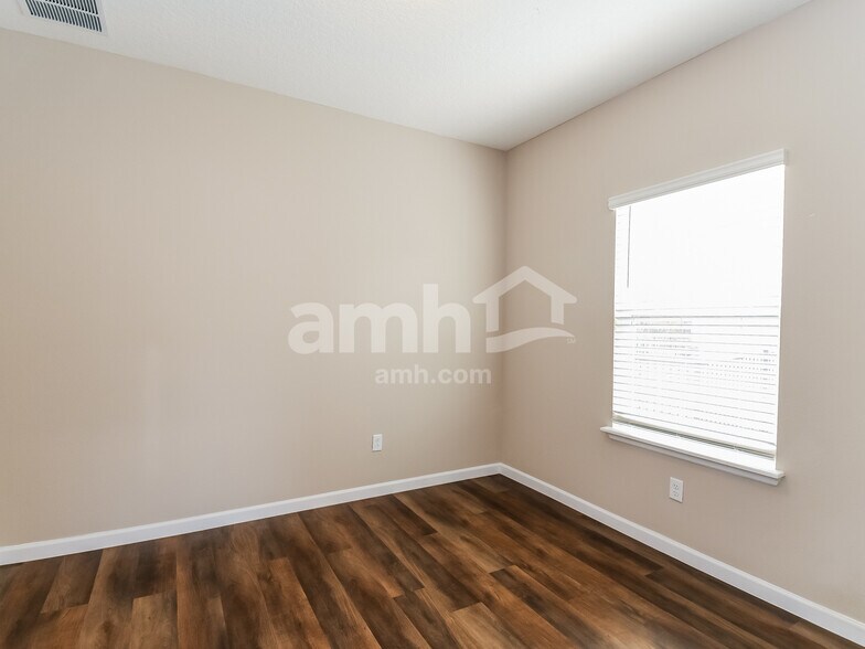 Building Photo - 163 Hemlock Point