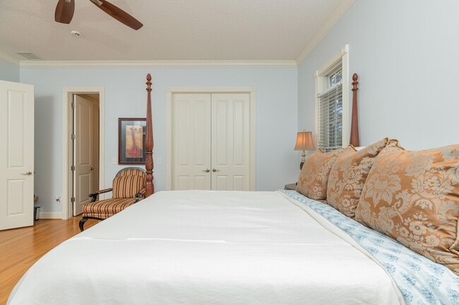 Building Photo - 313 S Forest Dune Dr