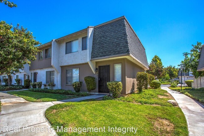 Building Photo - 3 br, 2.5 bath House - 1045 Clark St