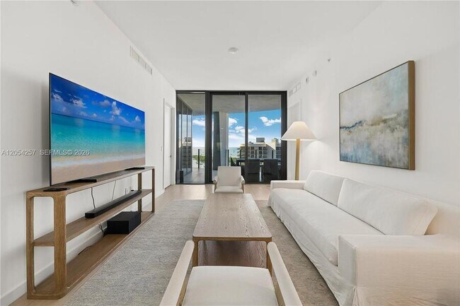 Building Photo - 2831 S Bayshore Dr
