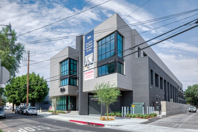 Building Photo - 1901 Blake Ave