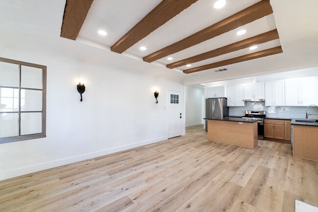 Building Photo - 6128 Orange St