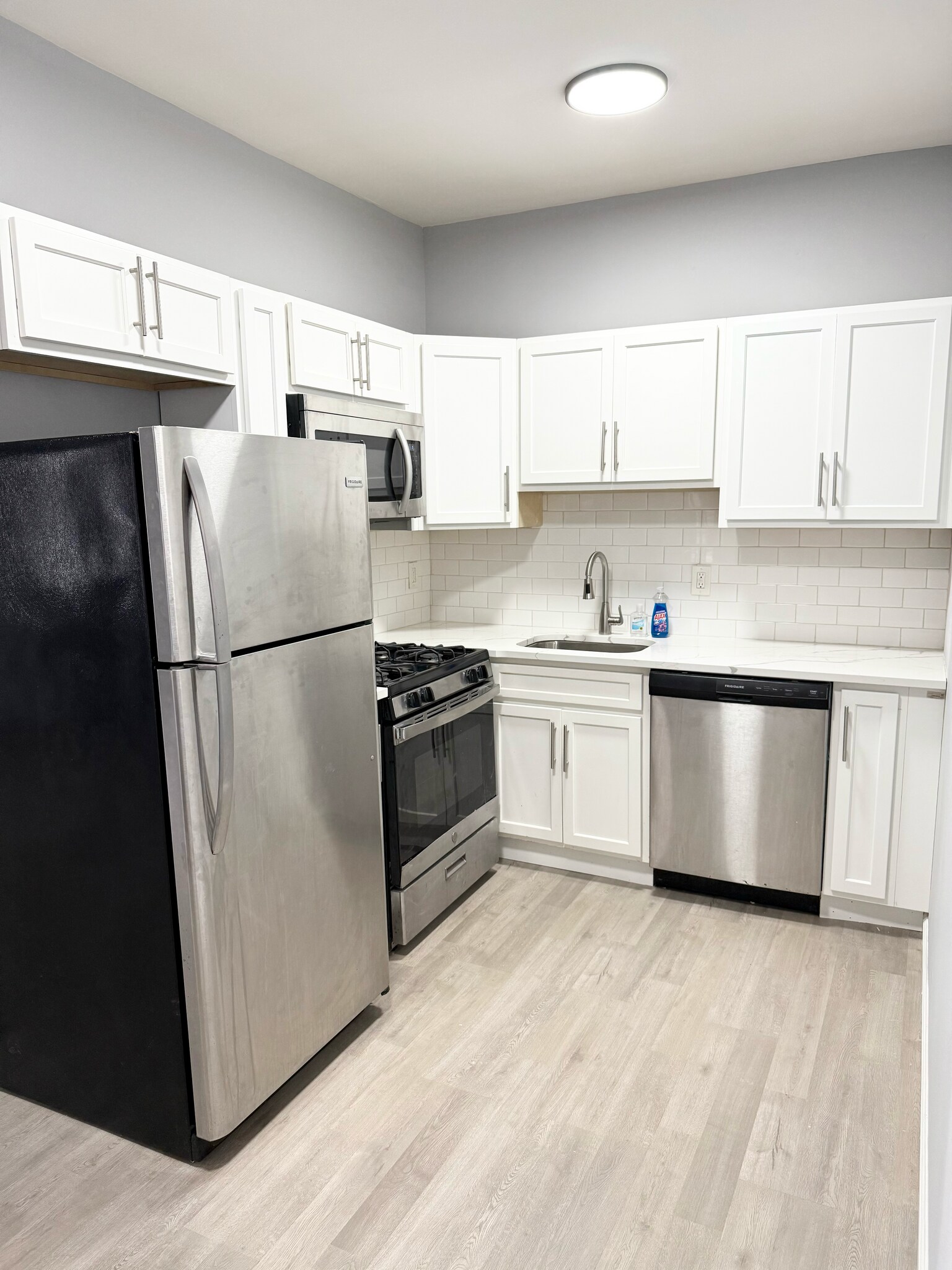 Building Photo - 110 Montgomery St