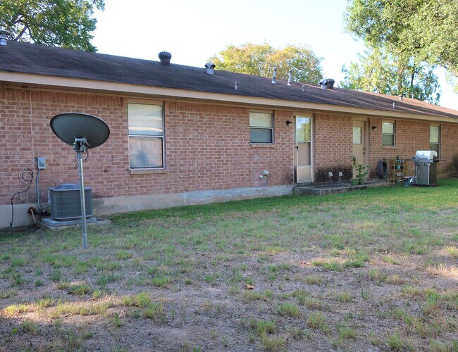 Building Photo - Walk to Torrey Park, and Live Minutes from Historic Gruene! 2/1/1 Duplex on a Corner Lot with Ref...