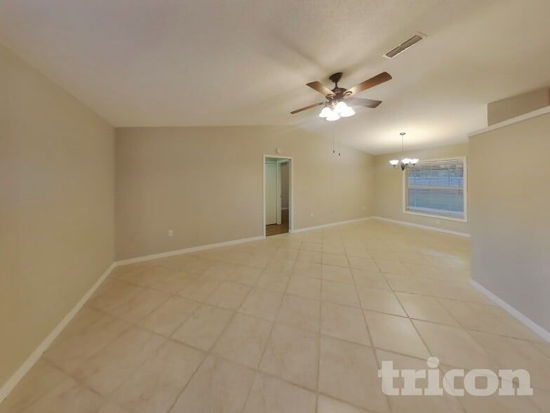 Building Photo - 1374 Godfrey Ave