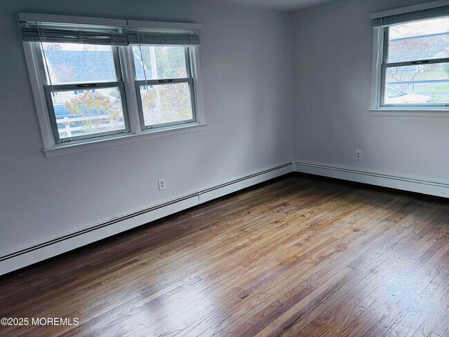 Building Photo - 891 Raleigh Dr