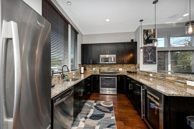 Building Photo - 18875 Riversouth Terrace