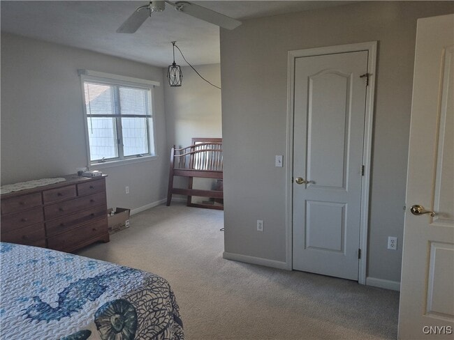 Building Photo - 331 Summerhaven Dr N