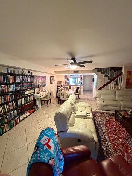 Building Photo - 2661 NE 164th St