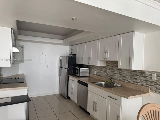 Building Photo - 1351 NE Miami Gardens Dr