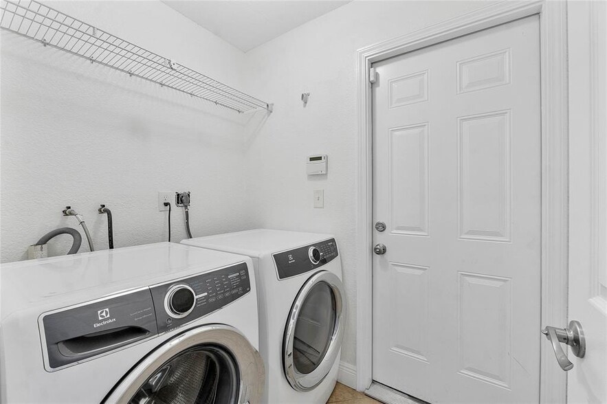 Building Photo - 7320 NW 45th Ct