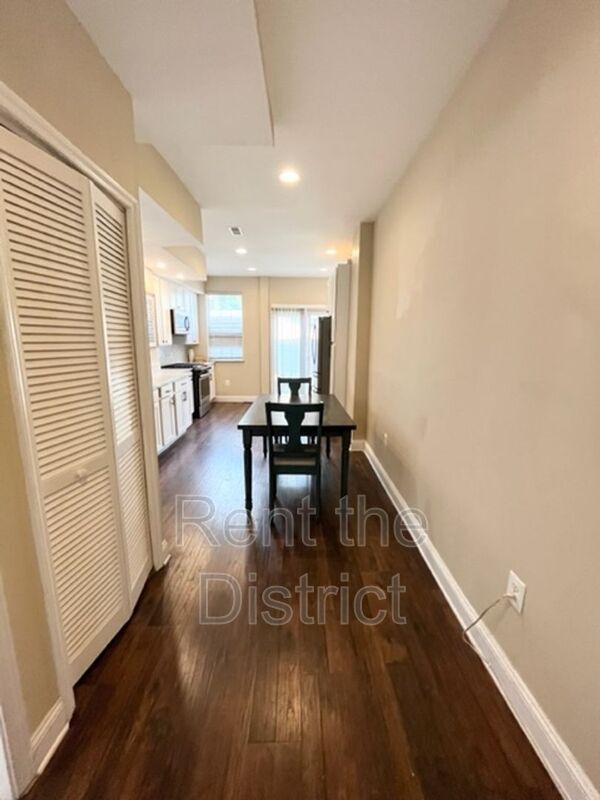 Building Photo - 318 Seaton Pl NE
