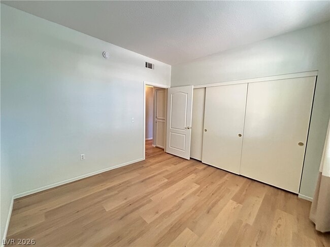 Building Photo - 1830 N Buffalo Dr