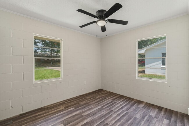 Building Photo - 16 E Westover Dr
