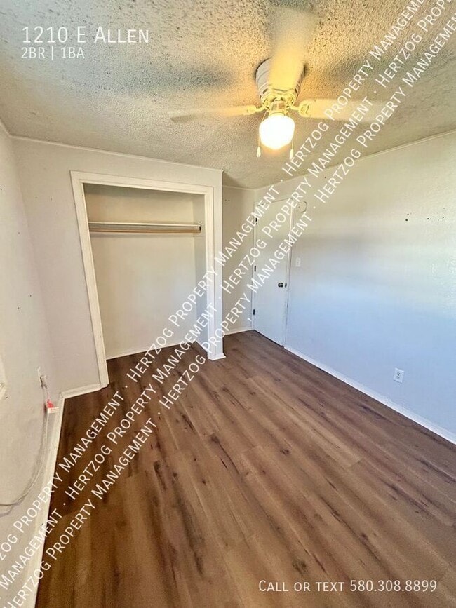 Building Photo - 1210 E Allen-