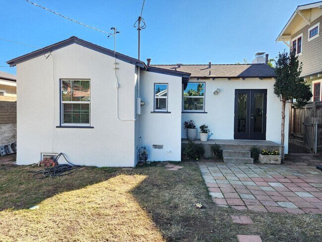Building Photo - Coronado: Charming 2bd/1ba Village House w...