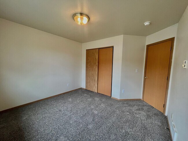 Building Photo - 2105 Yellowstone St