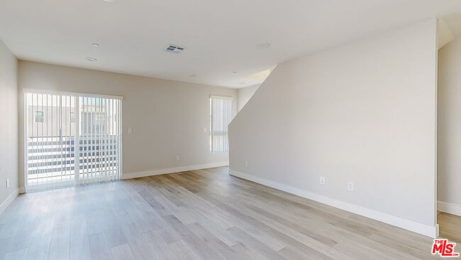 Building Photo - 307 Rosemont Ave