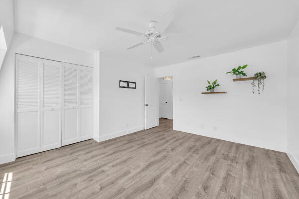Building Photo - 415 N Cypress Dr