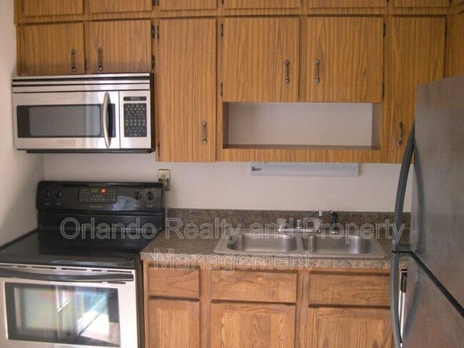 Building Photo - 220 Golden Days Dr