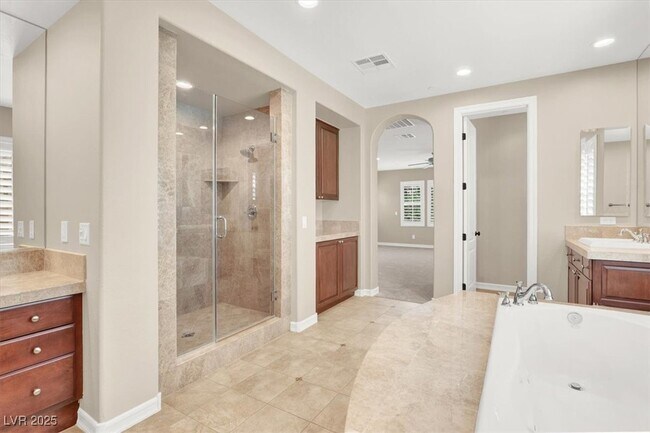 Building Photo - 74 Contrada Fiore Dr