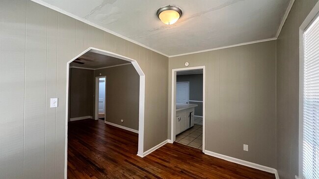 Building Photo - 4011 Victor Dr