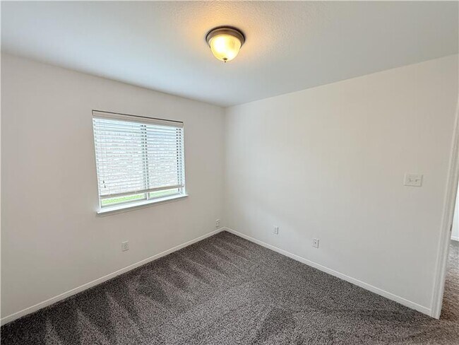 Building Photo - 531 Parkfield Ln