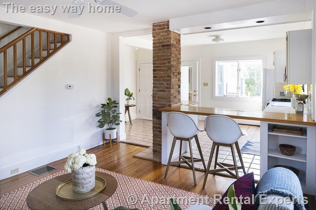 Building Photo - 128 Holworthy St