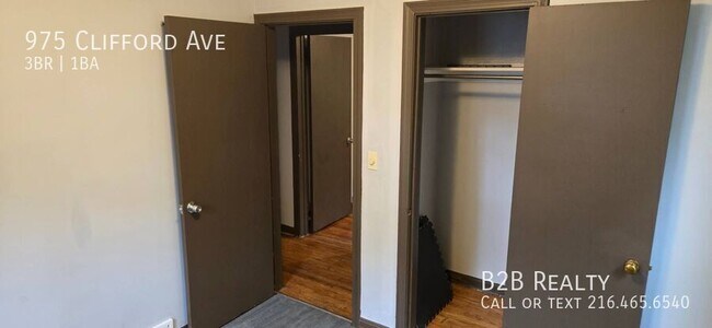 Building Photo - 975 Clifford Ave