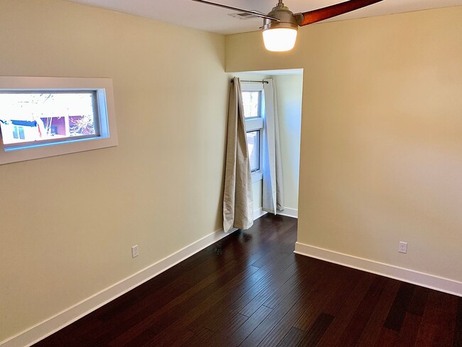 Building Photo - Modern 3 bedroom home in East Austin