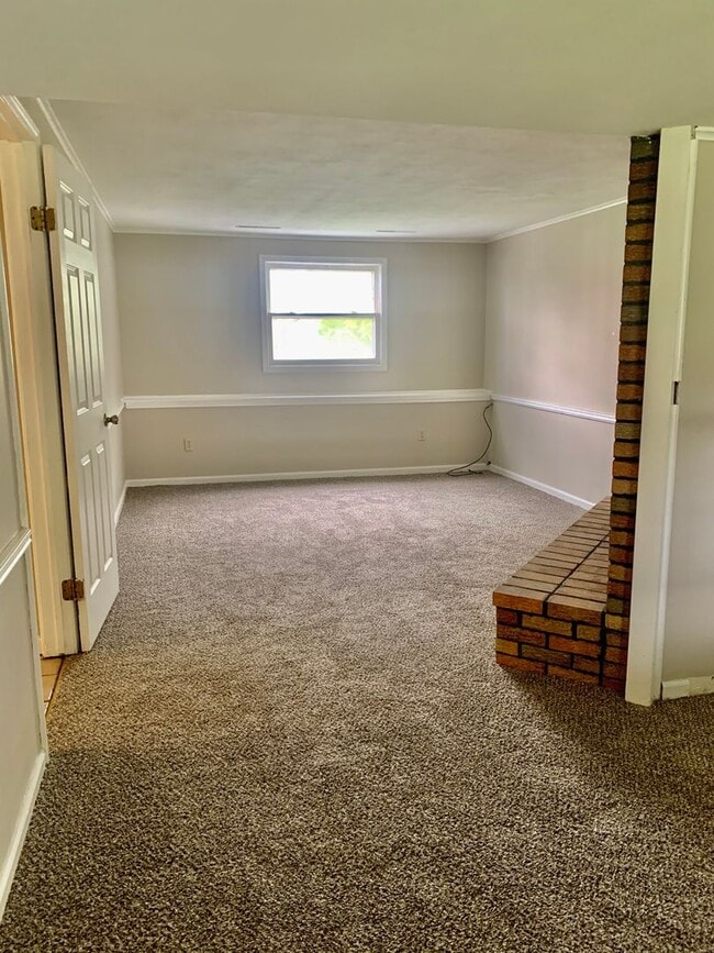 Building Photo - 8038 Evesborough Dr