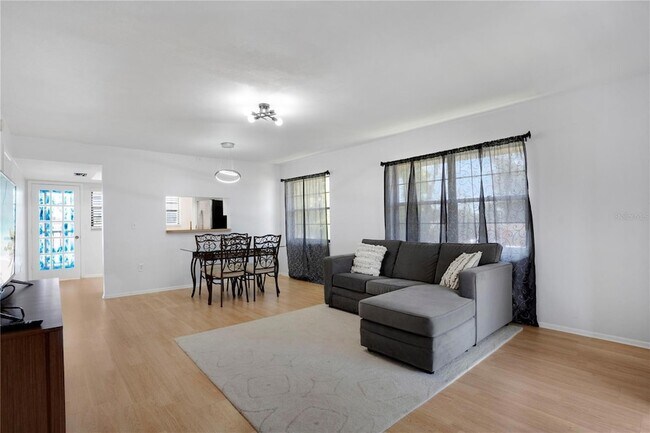 Building Photo - 2415 Bayshore Gardens Pkwy