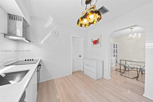 Building Photo - 1935 Arthur St