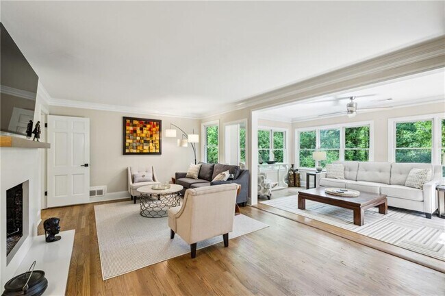 Building Photo - 1130 Angelo Ct NE