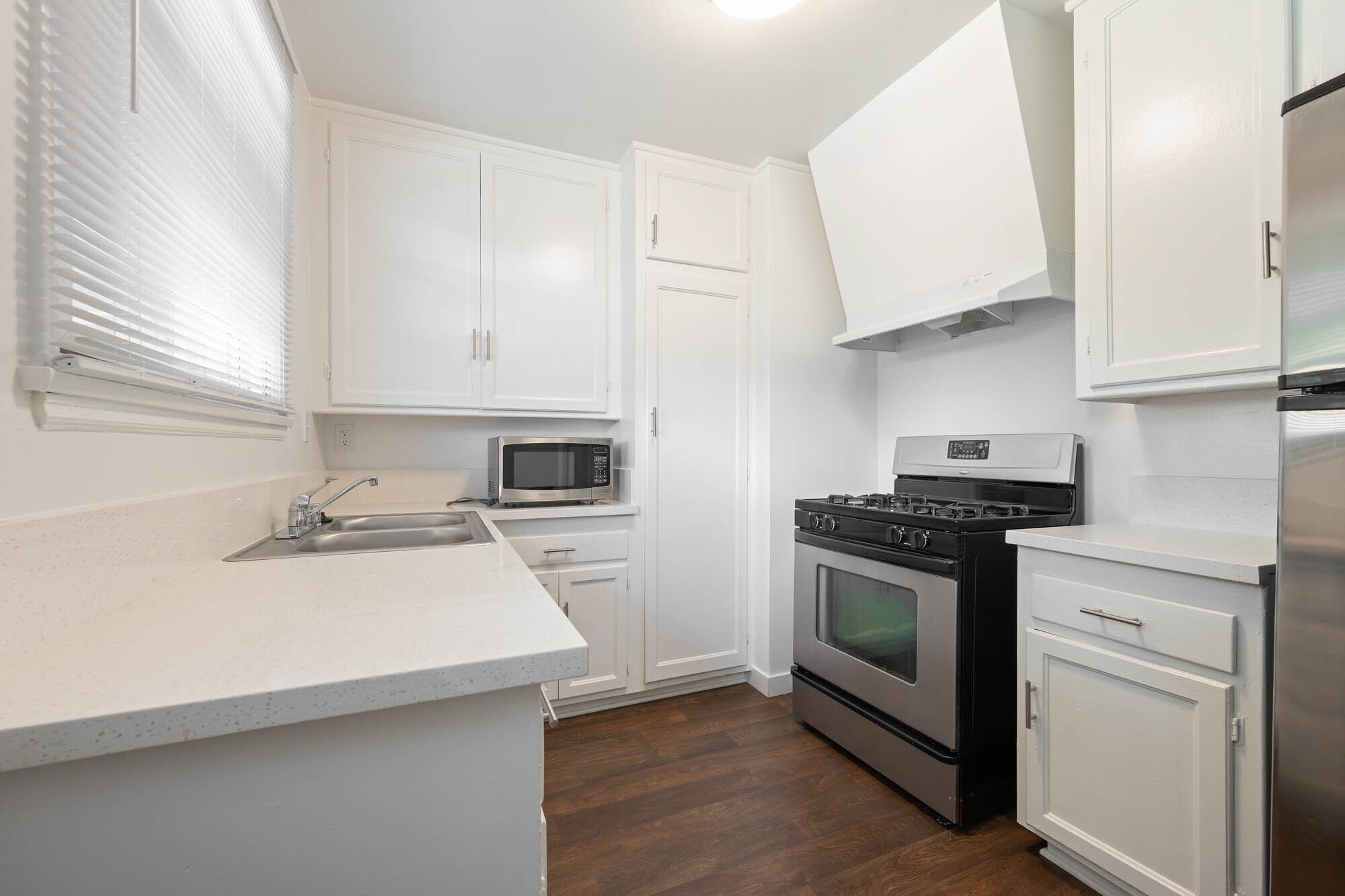 Building Photo - 5871.5 W 88th St