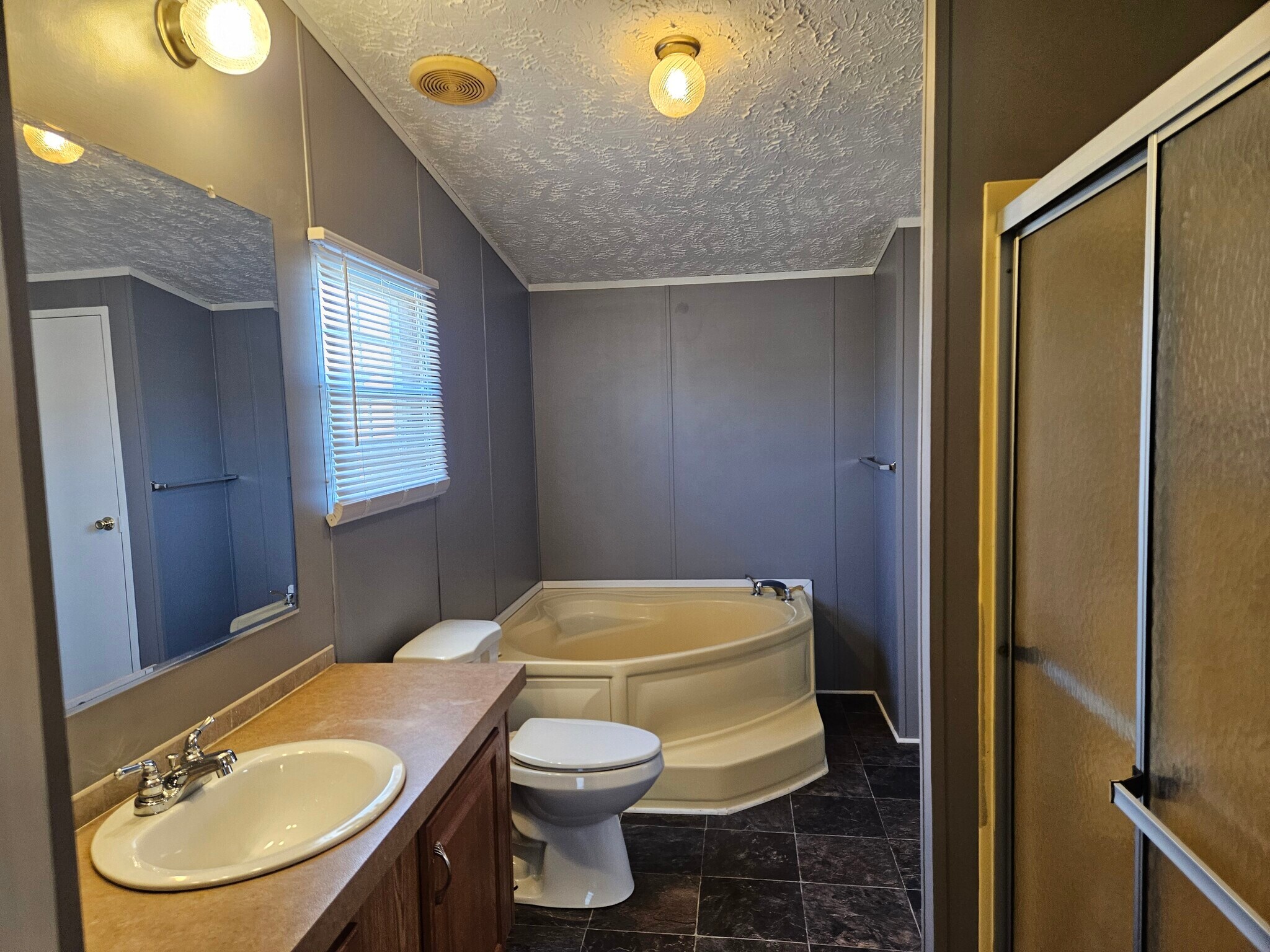 Building Photo - 45 Lynnwood Cir