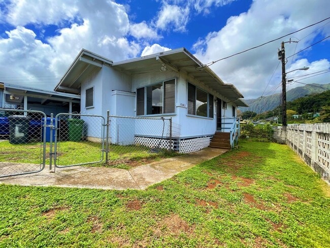 Building Photo - Pet Friendly Kaneohe House