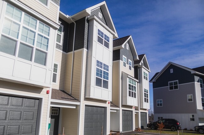 Building Photo - Townhomes at Christine Apartments