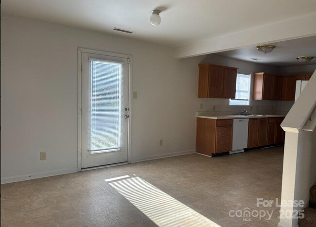 Building Photo - 1124 New Day Ct