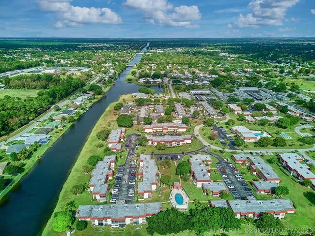 Building Photo - 12021 W Greenway Dr