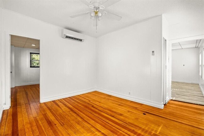 Building Photo - 154 Summit St